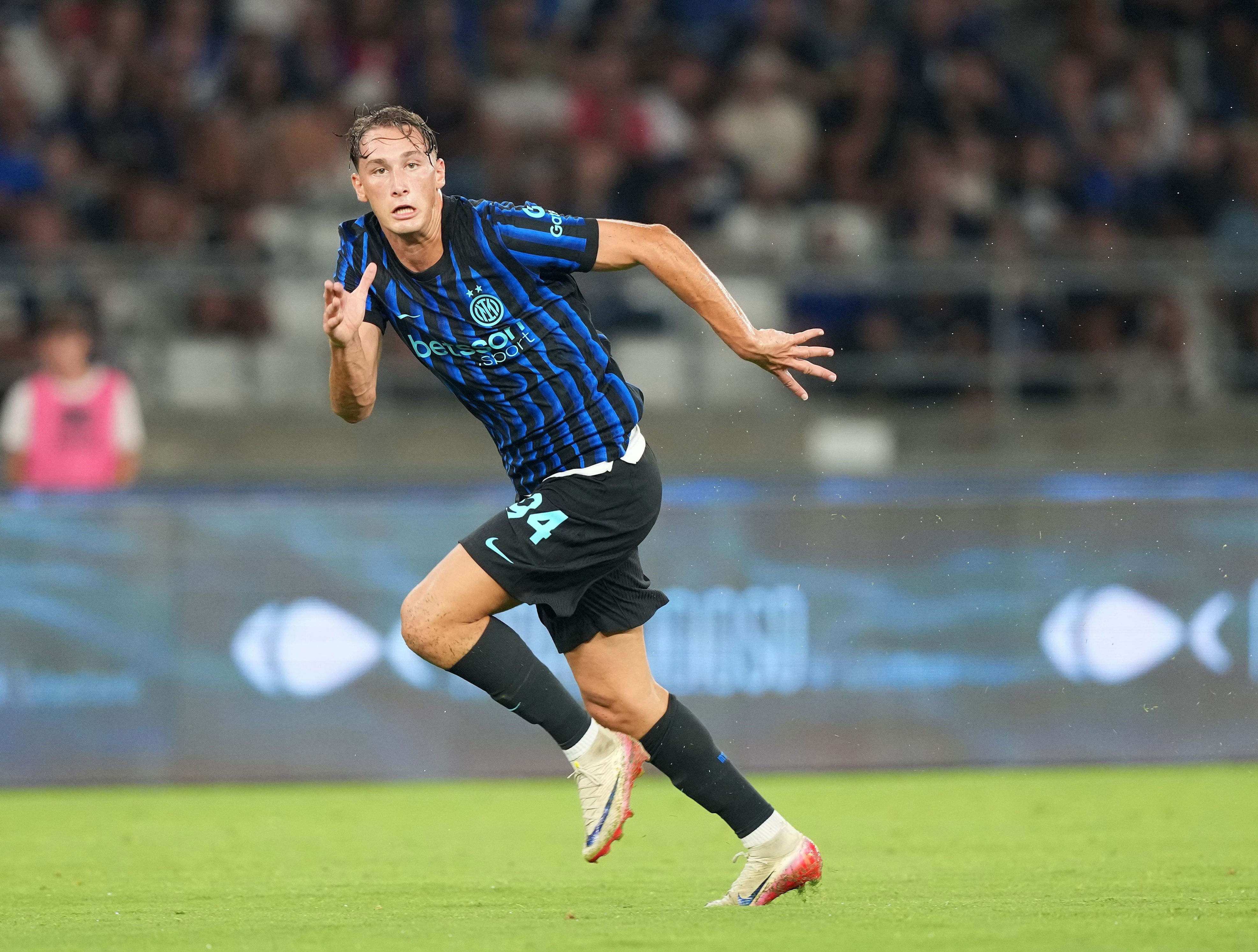 万报价埃斯, 集训, 看好的锋线