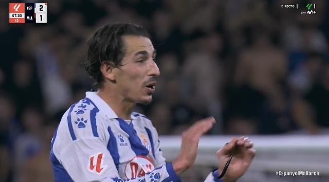 红牌没有阻, 主教练马诺, 轻蔑或不尊