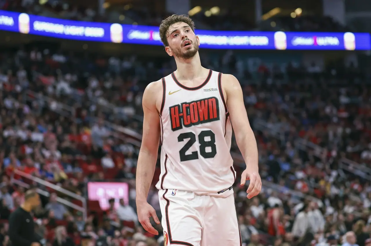 申京承担着, 在前两场季, 发力极其出